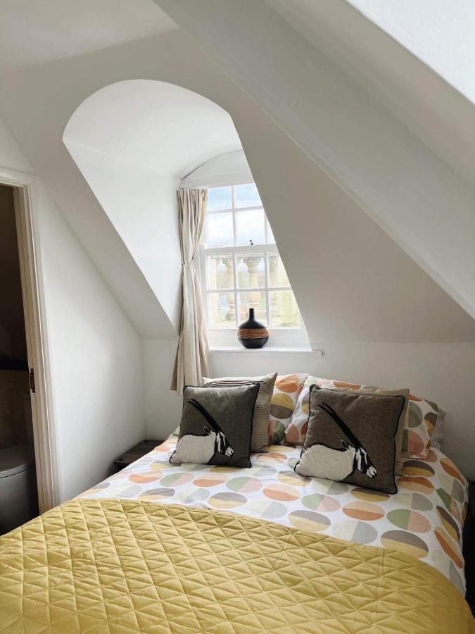 4 Bed Loft Apartment Overlooking Historic Town Троубридж Экстерьер фото